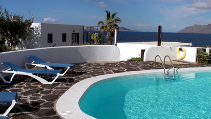 Casa Dominique: Das Schwimmbad und das Meer