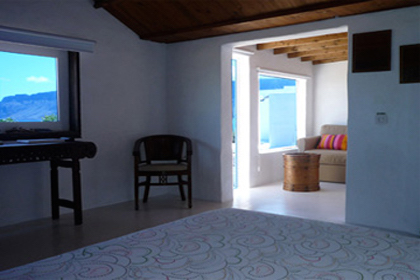 Lanzarote, Casa Dominique: salón con vista al mar