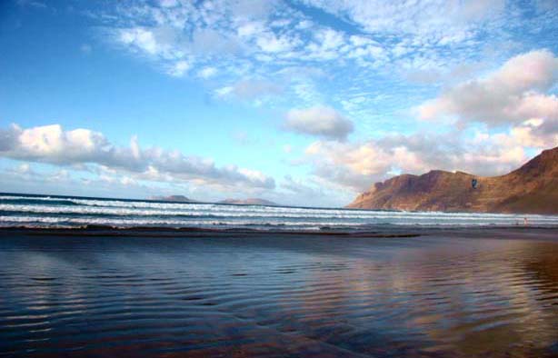Kitesurf en la playa de Famara