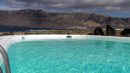 Casa Dominique: La piscina y la mar