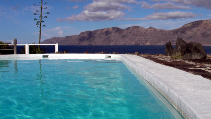 Casa Dominique - La piscina e el risco de Famara