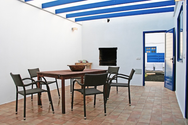 The indoor courtyard casa del pueblo